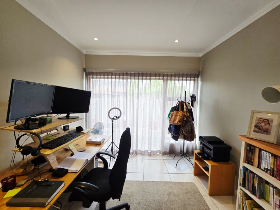 3 Bedroom Property for Sale in Earls Court Lifestyle Estate Western Cape